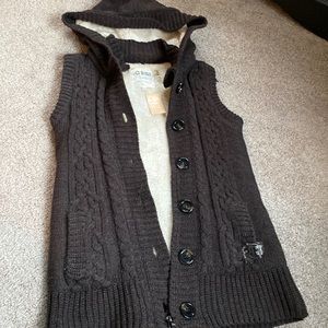 Brown sweater vest with Sherpa like lining